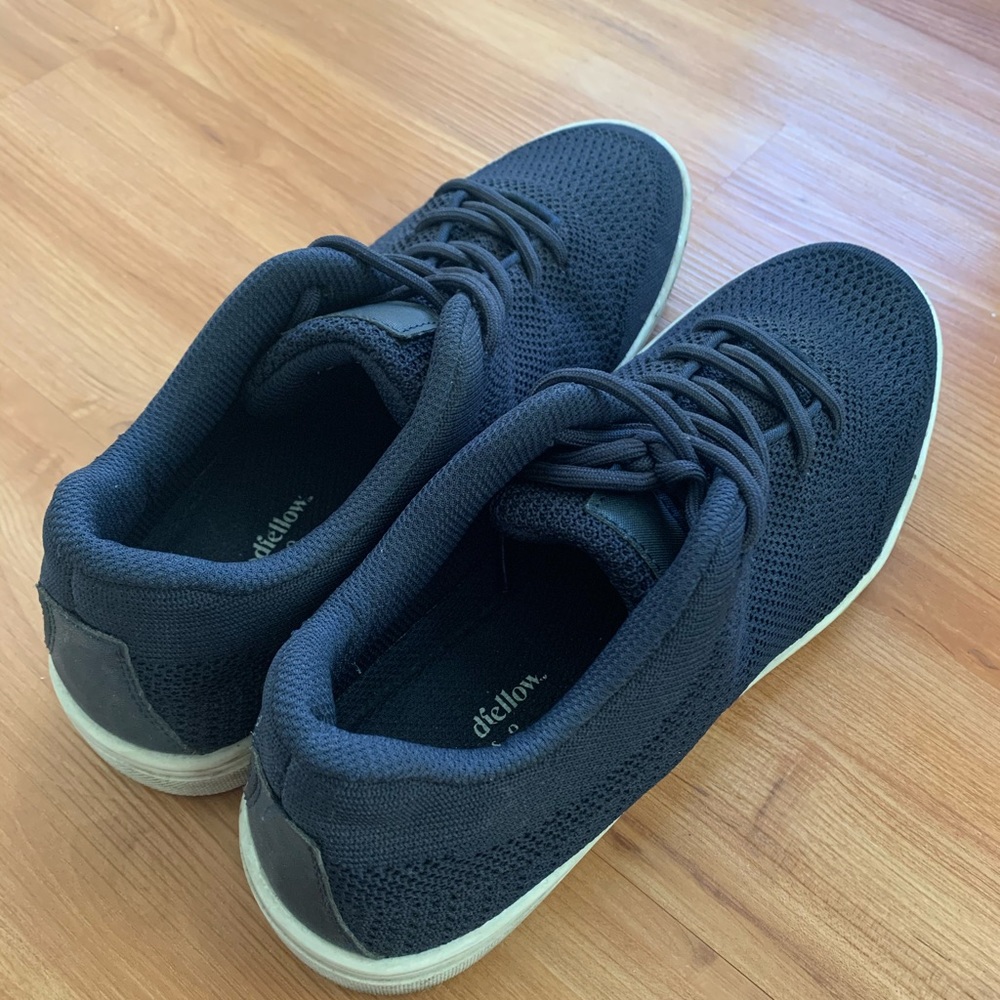 Shoes - Picture 4 of 5
